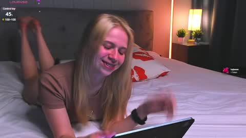 Snapshot of unforgettable_emotions chatting on 03/01/25, 10:42 Im online every day 1700 GMT-4 online show from 03/01/25, 10:42