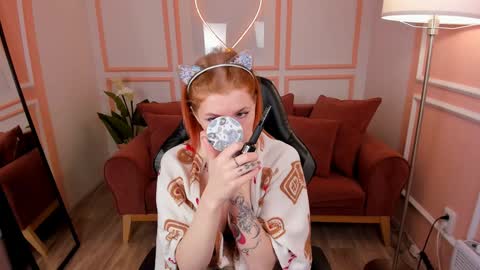 Call me Mira  thumbs up its make me happy online show from 12/20/24, 01:43