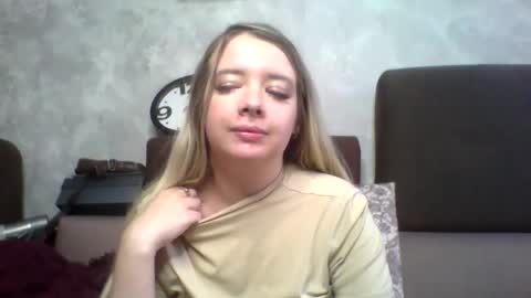 Snapshot of universeemily chatting on 09/26/25, 07:23 UniverseEmily online show from 09/26/25, 07:23