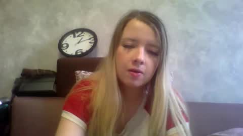 Snapshot of universeemily chatting on 10/03/25, 08:22 UniverseEmily online show from 10/03/25, 08:22