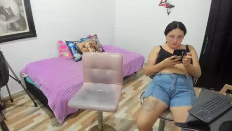 Kary and jhoa online show from 10/24/25, 01:24