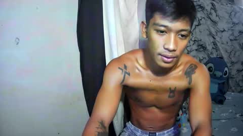 ur_asianpinoy online show from 11/11/25, 03:17