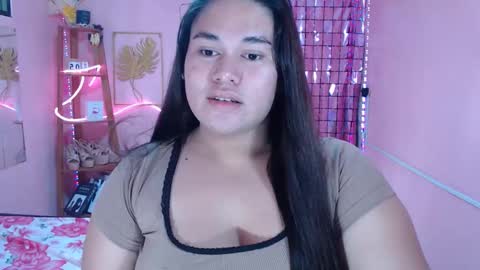 Snapshot of ur_baby_rebbecca chatting on 01/08/25, 02:25 SINGLE online show from 01/08/25, 02:25