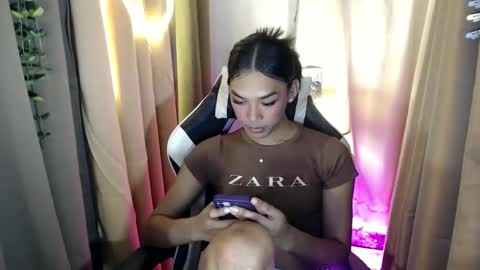 ur_dazzlingmorenaxx online show from 11/08/25, 01:33