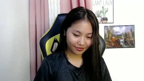 Snapshot of ur_small_girl chatting on 11/15/25, 01:51 ur_small_girl online show from 11/15/25, 01:51