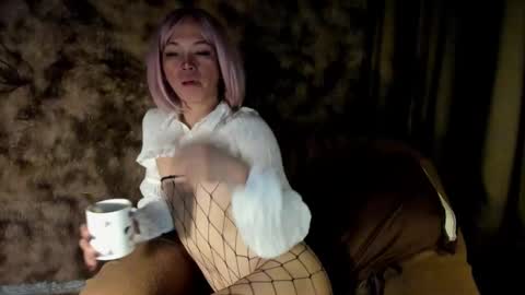 Snapshot of urasian_slut_yana chatting on 02/28/25, 09:36 yana online show from 02/28/25, 09:36