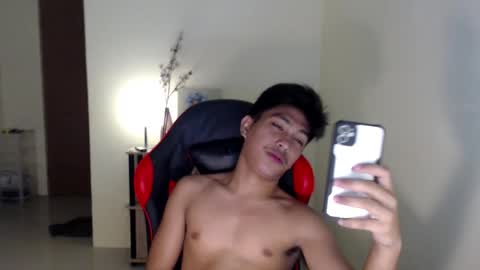 Snapshot of urcuteguy_jhonx chatting on 10/09/25, 03:32 Dannie online show from 10/09/25, 03:32