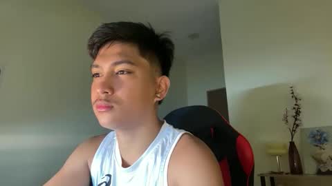 Snapshot of urcuteguy_jhonx chatting on 10/17/25, 07:33 Dannie online show from 10/17/25, 07:33