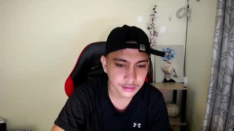 Snapshot of urcuteguy_jhonx chatting on 10/21/25, 04:41 Dannie online show from 10/21/25, 04:41