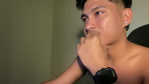 Snapshot of urcuteguy_jhonx chatting on 10/22/25, 11:04 Dannie online show from 10/22/25, 11:04