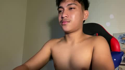 Snapshot of urcuteguy_jhonx chatting on 10/26/25, 04:29 Dannie online show from 10/26/25, 04:29