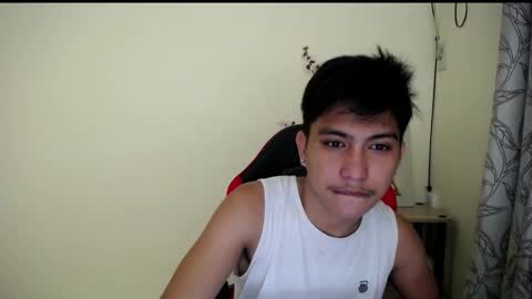 Snapshot of urcuteguy_jhonx chatting on 11/04/25, 02:38 Dannie online show from 11/04/25, 02:38