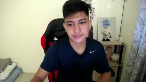 Snapshot of urcuteguy_jhonx chatting on 11/05/25, 10:21 Dannie online show from 11/05/25, 10:21