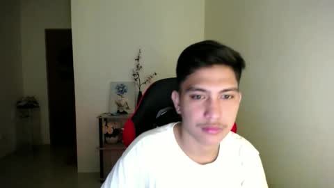 Snapshot of urcuteguy_jhonx chatting on 11/12/25, 09:03 Dannie online show from 11/12/25, 09:03