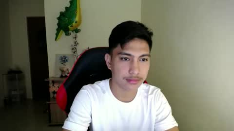 Snapshot of urcuteguy_jhonx chatting on 11/14/25, 07:51 Dannie online show from 11/14/25, 07:51