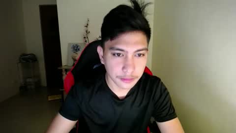 Snapshot of urcuteguy_jhonx chatting on 11/16/25, 01:33 Dannie online show from 11/16/25, 01:33