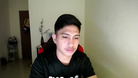 Snapshot of urcuteguy_jhonx chatting on 11/19/25, 09:53 Dannie online show from 11/19/25, 09:53