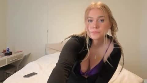 Snapshot of urfavcollegegirl chatting on 02/11/25, 12:49 Maryia Kay online show from 02/11/25, 12:49