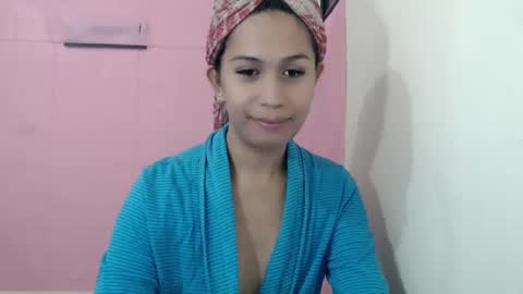 Snapshot of urgirlnabyx chatting on 12/24/24, 01:38 Call me naby online show from 12/24/24, 01:38