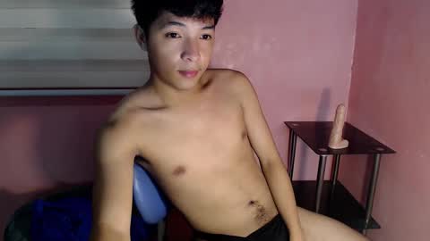 Snapshot of urhotethanxx chatting on 02/19/25, 08:33 Ethan online show from 02/19/25, 08:33