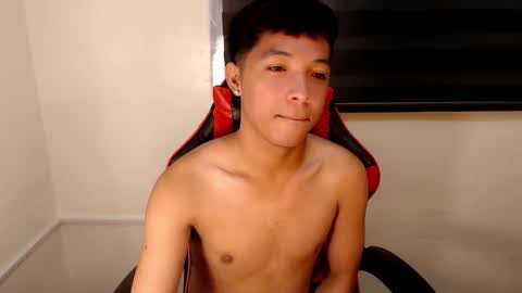 Snapshot of urhotethanxx chatting on 11/25/25, 05:57 Ethan online show from 11/25/25, 05:57