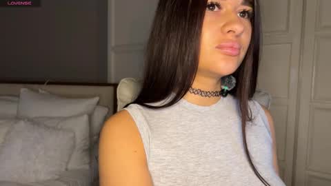 Snapshot of urlillshy chatting on 10/20/25, 01:06 Kristina online show from 10/20/25, 01:06