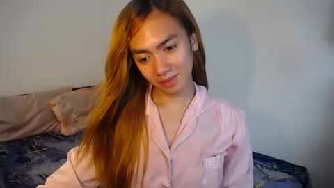 Snapshot of urlovelypinayxxx chatting on 10/26/25, 11:53 MIYA online show from 10/26/25, 11:53