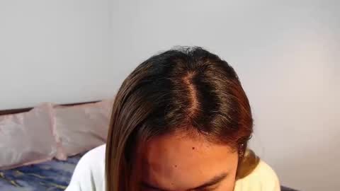 Snapshot of urlovelypinayxxx chatting on 11/20/25, 04:29 MIYA online show from 11/20/25, 04:29