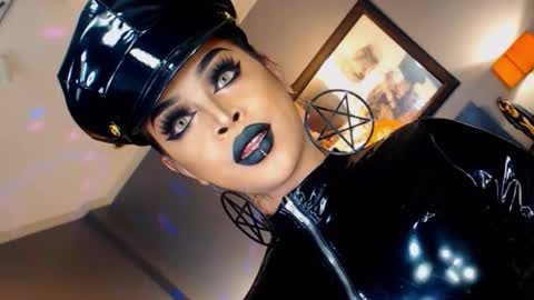 UrMajestyTyra online show from 10/08/25, 01:47