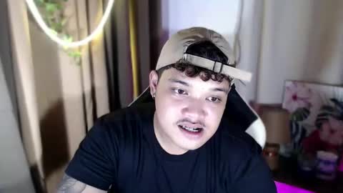 Snapshot of urmilky_shooterxx chatting on 10/08/25, 04:04 Drei online show from 10/08/25, 04:04