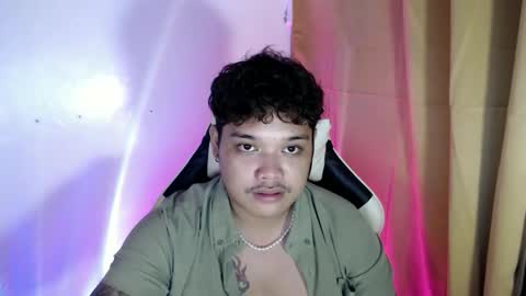 Snapshot of urmilky_shooterxx chatting on 10/23/25, 04:39 Drei online show from 10/23/25, 04:39