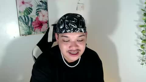 Snapshot of urmilky_shooterxx chatting on 11/17/25, 06:08 Drei online show from 11/17/25, 06:08