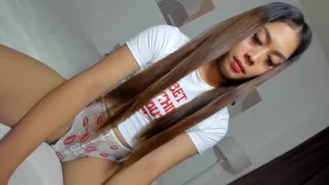 Snapshot of urnightmarexoxo chatting on 12/26/24, 12:59 urdreamgirlxoxo online show from 12/26/24, 12:59
