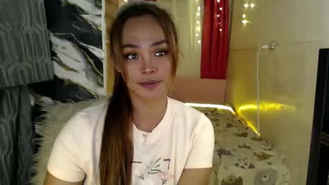 Snapshot of ursexy_debra chatting on 12/18/24, 01:56 TYRA online show from 12/18/24, 01:56