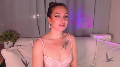 Snapshot of ursilvia1 chatting on 11/19/25, 05:40 Silvia online show from 11/19/25, 05:40