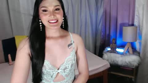 Snapshot of ursweetts69 chatting on 02/25/25, 02:25 Camela online show from 02/25/25, 02:25