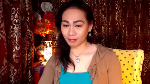 Snapshot of urtimelessbeauty chatting on 12/04/24, 09:35 Merca online show from 12/04/24, 09:35