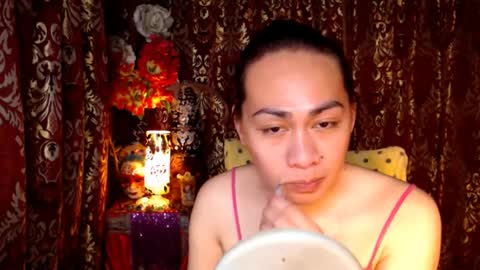 Snapshot of urtimelessbeauty chatting on 12/29/24, 06:05 Merca online show from 12/29/24, 06:05