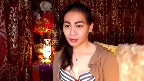 Snapshot of urtimelessbeauty chatting on 12/29/24, 09:09 Merca online show from 12/29/24, 09:09