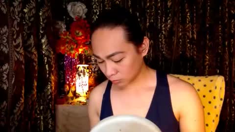 Snapshot of urtimelessbeauty chatting on 03/11/25, 08:31 Merca online show from 03/11/25, 08:31