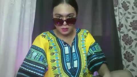 Snapshot of urunexpensivecamilla chatting on 11/09/25, 08:12 YOURGIRLCAMILLA online show from 11/09/25, 08:12