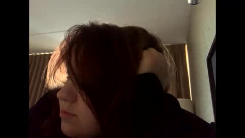 Snapshot of usefulhole chatting on 10/02/25, 10:17 usefulhole online show from 10/02/25, 10:17