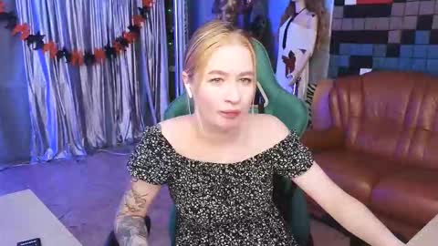 Leila online show from 11/16/25, 10:26