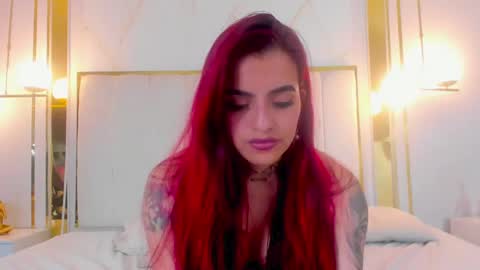 Snapshot of vaaleriee_miller_ chatting on 01/14/25, 01:15 valeriee miller online show from 01/14/25, 01:15