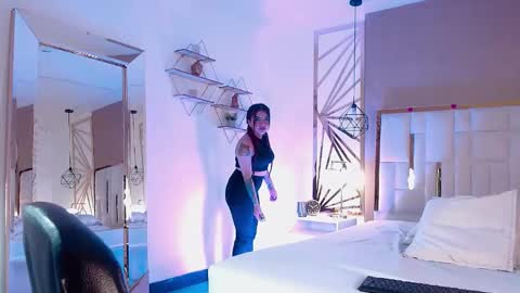 Snapshot of vaaleriee_miller_ chatting on 02/24/25, 08:58 valeriee miller online show from 02/24/25, 08:58
