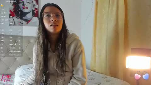 Snapshot of vahiolet_smith chatting on 09/18/25, 02:57 Vahiolet smith online show from 09/18/25, 02:57
