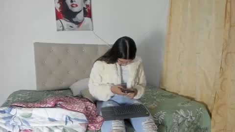 Snapshot of vahiolet_smith chatting on 09/19/25, 11:38 Vahiolet smith online show from 09/19/25, 11:38
