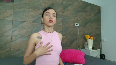 Snapshot of vaiolett_smith chatting on 02/26/25, 01:30 V A I O L E T T S M I T H online show from 02/26/25, 01:30