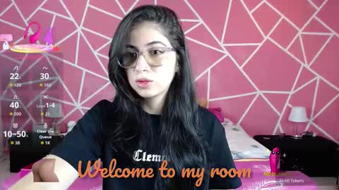 Snapshot of val_angelll chatting on 09/16/25, 11:33 valentina online show from 09/16/25, 11:33