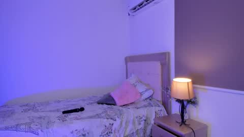 Snapshot of vale_kross chatting on 12/02/24, 03:14 HI IM NEW online show from 12/02/24, 03:14